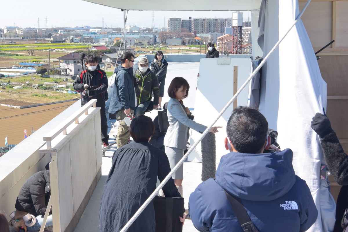 有村架純、素足の部屋着姿がかわいい！ 妹役・浜辺美波「がんばれ」