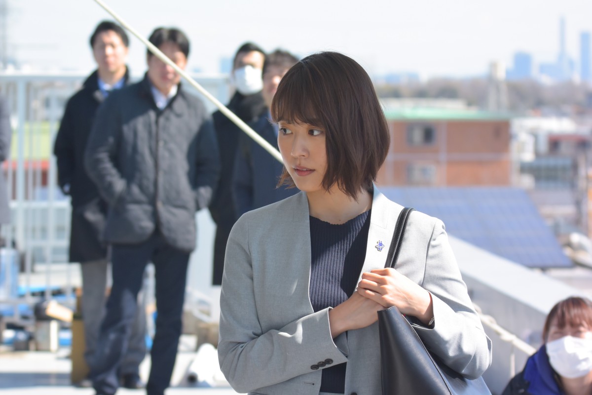 有村架純、素足の部屋着姿がかわいい！ 妹役・浜辺美波「がんばれ」