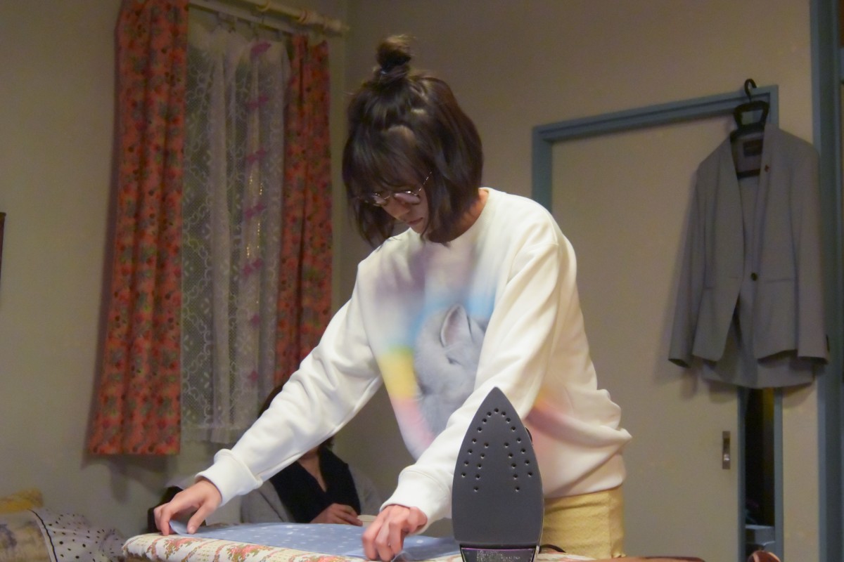 有村架純、素足の部屋着姿がかわいい！ 妹役・浜辺美波「がんばれ」