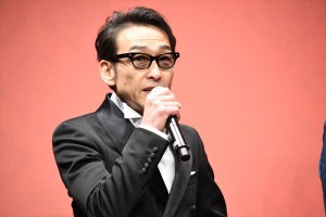 映画『うちの執事が言うことには』完成披露試写会に登場した吹越満