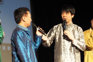 （左から）「島ぜんぶでおーきな祭 第11回沖縄国際映画祭」に登場したかまいたち（山内健司、濱家隆一）
