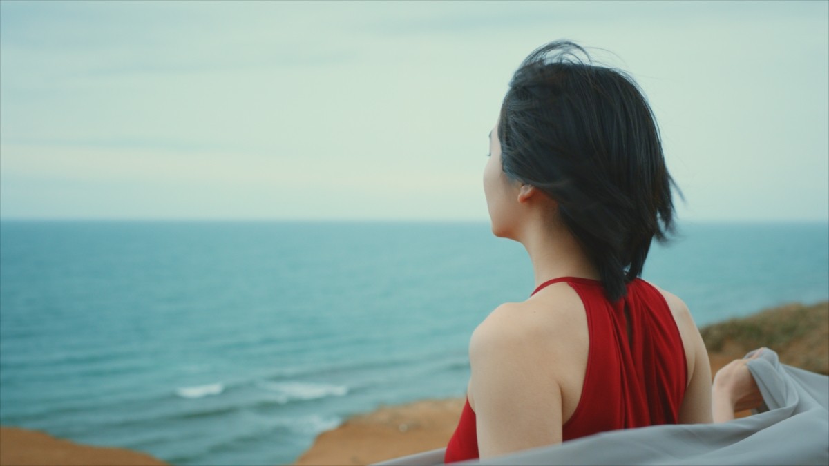 まさに女神！ 長澤まさみの大胆“肩だし”ドレス姿が美しい
