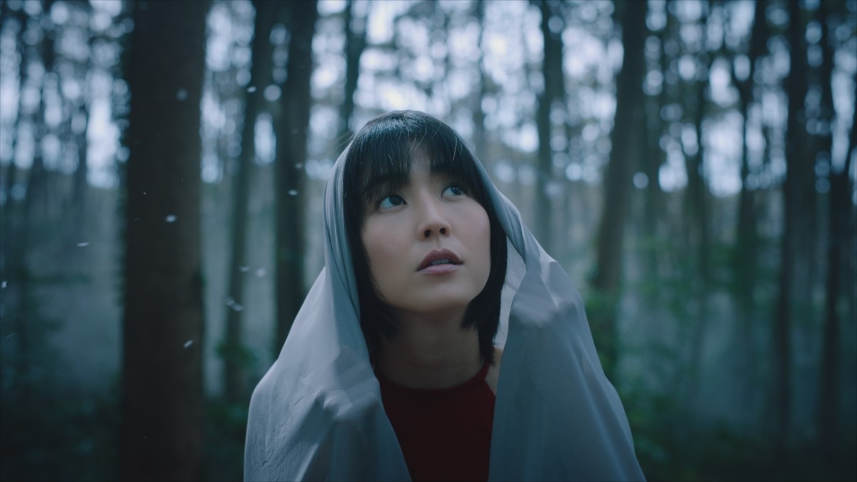 まさに女神！ 長澤まさみの大胆“肩だし”ドレス姿が美しい