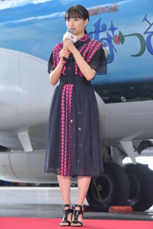 連続テレビ小説『なつぞら』特別塗装機のお披露目会見に登場した広瀬すず