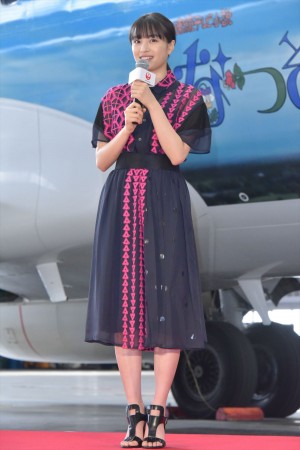 連続テレビ小説『なつぞら』特別塗装機のお披露目会見に登場した広瀬すず