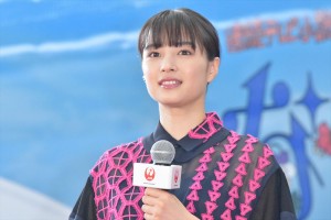 連続テレビ小説『なつぞら』特別塗装機のお披露目会見に登場した広瀬すず