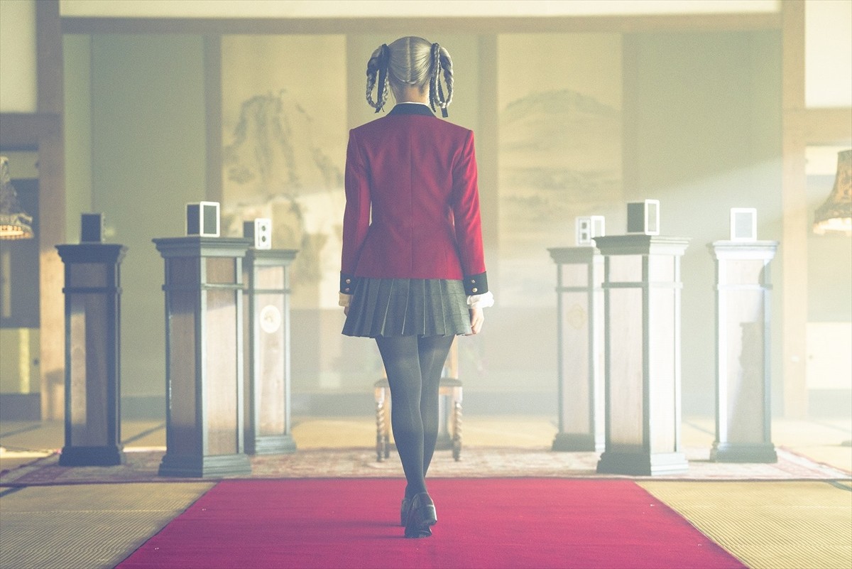 『賭ケグルイ2』、浜辺美波vs中川大志の公式戦スタート　白装束姿の福原遥も現れ…