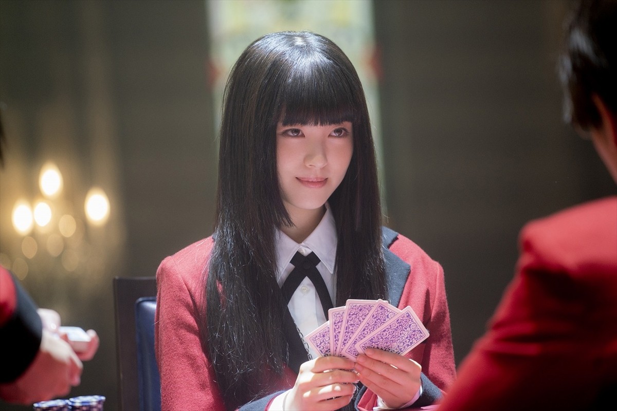 『賭ケグルイ2』、浜辺美波vs中川大志の公式戦スタート　白装束姿の福原遥も現れ…