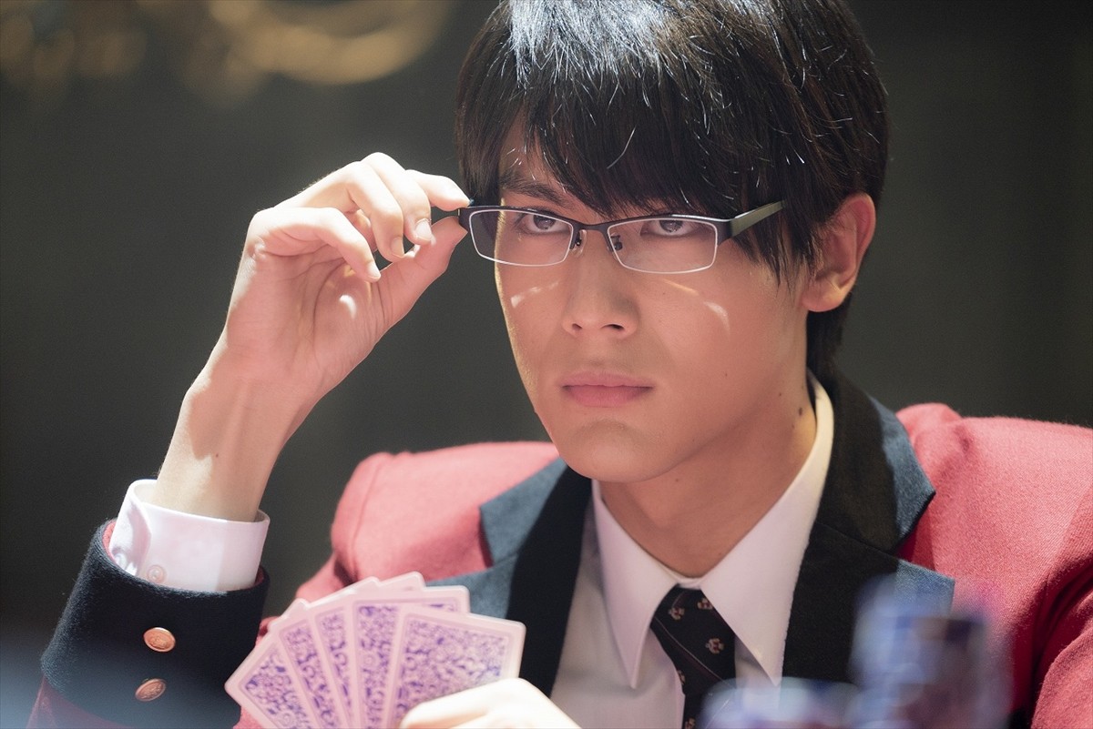 『賭ケグルイ2』、浜辺美波vs中川大志の公式戦スタート　白装束姿の福原遥も現れ…