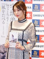 宇垣美里、ファーストフォトエッセイ『風をたべる』発売記念イベントに登場