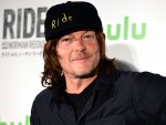 【写真】キャップをかぶってピース！　2019年に来日した時のノーマン・リーダス