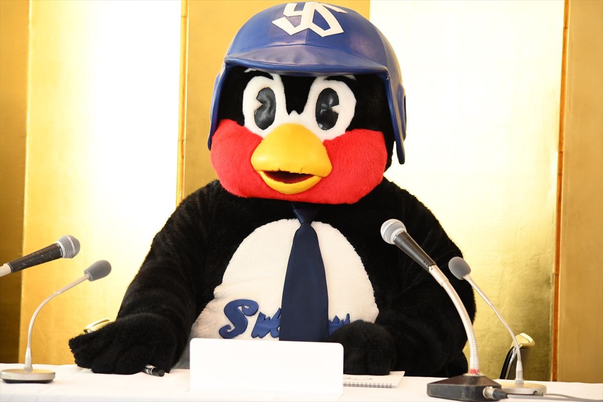 つば九郎、刑事役で俳優デビュー！ 「ぶるーりぼんしょう」獲得宣言