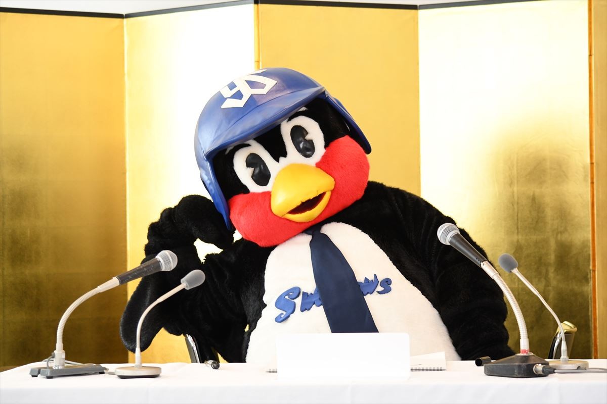 つば九郎、刑事役で俳優デビュー！ 「ぶるーりぼんしょう」獲得宣言