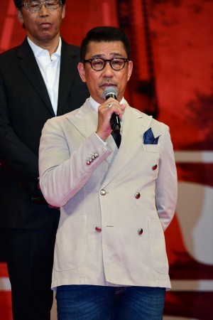 『空母いぶき』完成披露試写会に登場した中井貴一