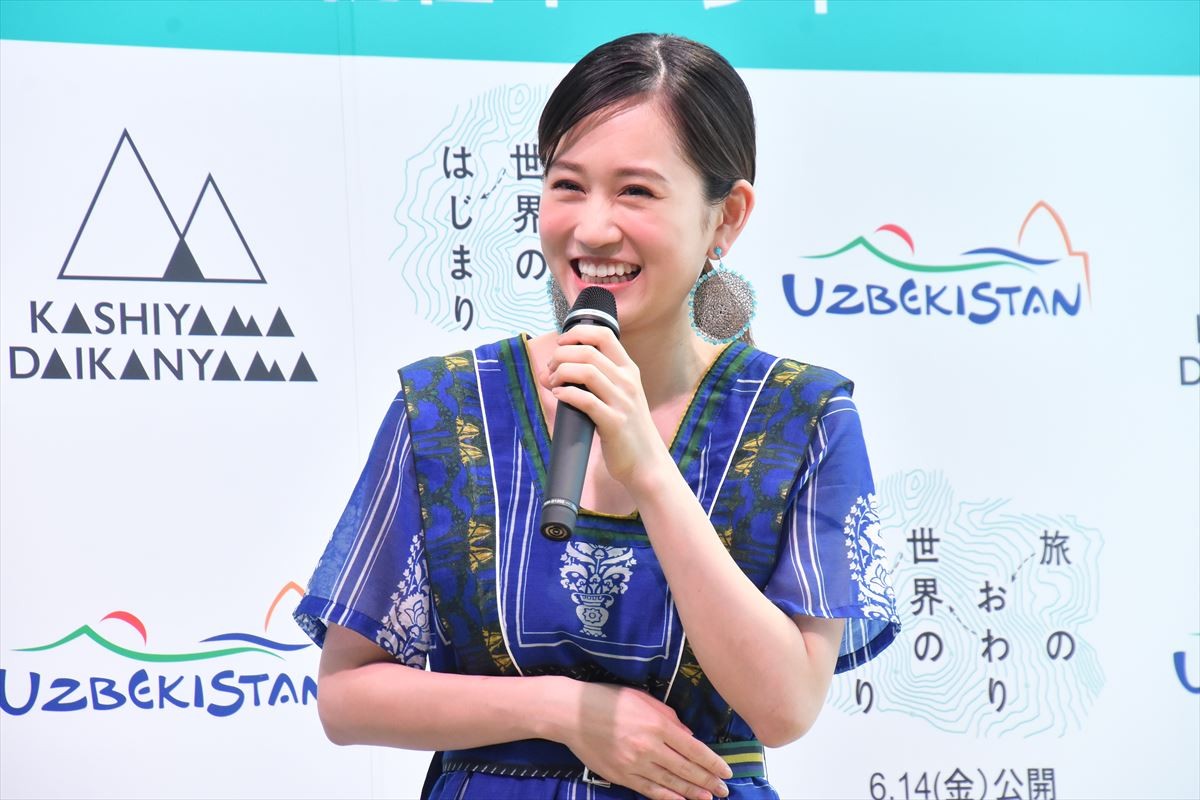 前田敦子、ママとして初の公の場　ウズベキスタン観光大使就任に喜ぶ