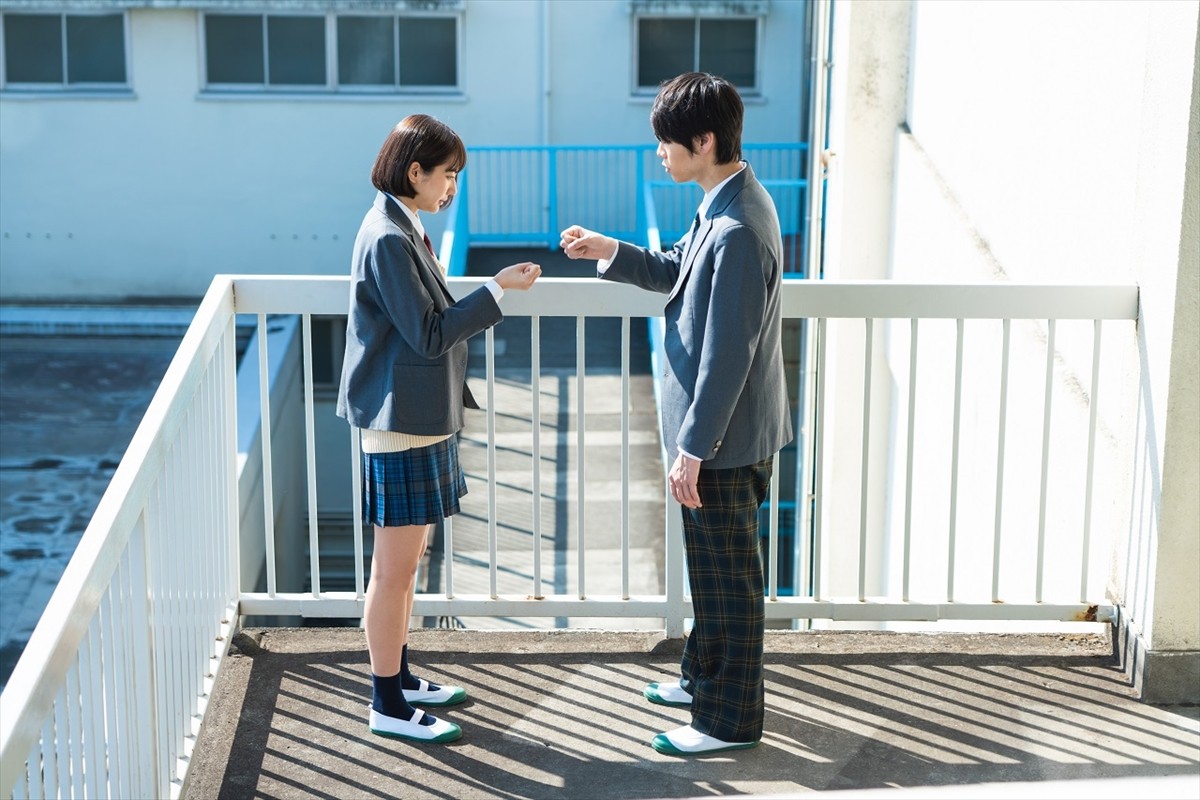 乃木坂46・山下美月のウェイトレス姿に反響「かわいすぎ」 『電影少女』第3話