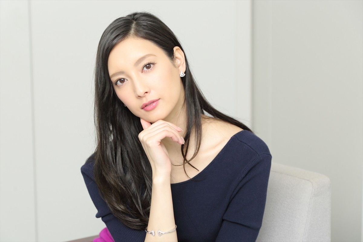 菜々緒、デビュー10年で確立した“悪女キャラ” 「無駄なことは何一つなかった」