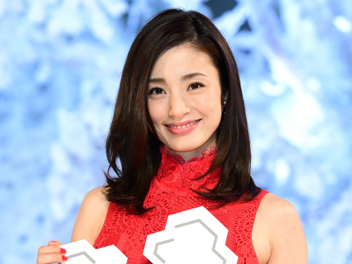 連休前お疲れモード…ガッキー癒やして！ 疲れがピークのとき温泉デートしたい芸能人