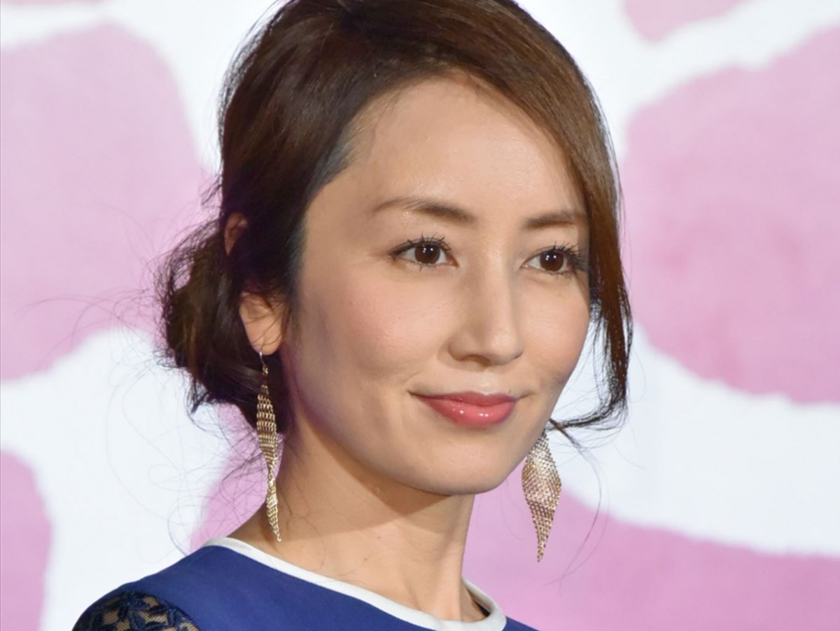 矢田亜希子のミッキー帽姿がかわいい　12年ぶりに“子連れじゃない”ディズニーを堪能