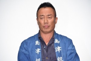 『太陽の家』キャスト発表記者会見に登場した長渕剛