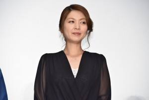 『太陽の家』キャスト発表記者会見に登場した飯島直子