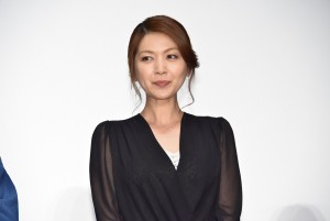 『太陽の家』キャスト発表記者会見に登場した飯島直子