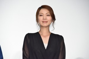 『太陽の家』キャスト発表記者会見に登場した飯島直子