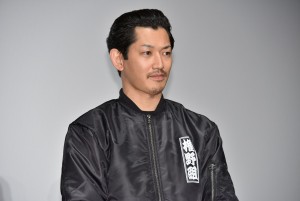 『太陽の家』キャスト発表記者会見に登場した瑛太