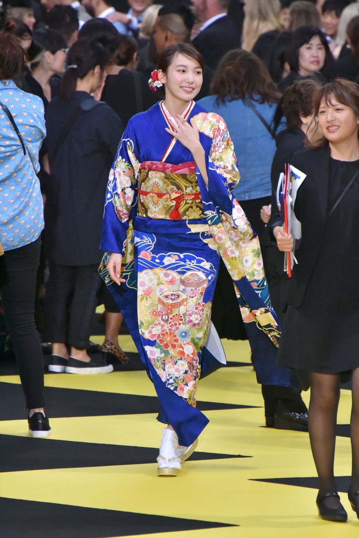 R・レイノルズ、巨大ピカチュウカーペットに感激「高校の卒業式にも同じものがあれば…」