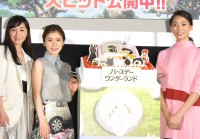 （左から）『バースデー・ワンダーランド』初日舞台挨拶イベントに登場した麻生久美子、松岡茉優、杏
