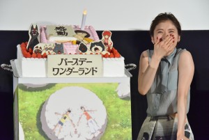 『バースデー・ワンダーランド』初日舞台挨拶イベントに登場した松岡茉優