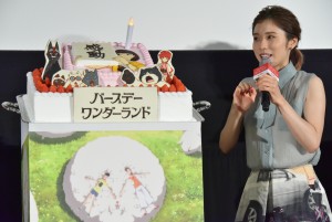 『バースデー・ワンダーランド』初日舞台挨拶イベントに登場した松岡茉優
