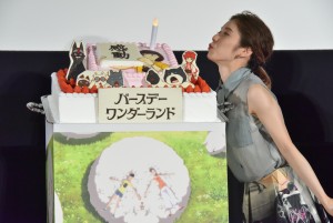 『バースデー・ワンダーランド』初日舞台挨拶イベントに登場した松岡茉優