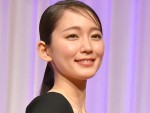 【写真】吉岡里帆の幼少期、つぶらな瞳がかわいい　母親への思いにファン感動