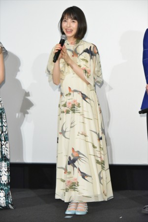 浜辺美波、『映画 賭ケグルイ』初日舞台挨拶に登場