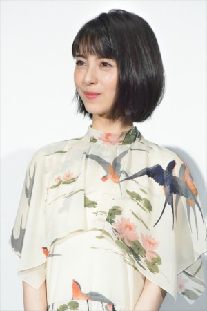 浜辺美波、『映画 賭ケグルイ』初日舞台挨拶に登場