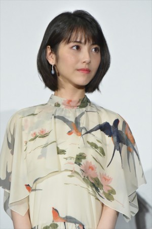 浜辺美波、『映画 賭ケグルイ』初日舞台挨拶に登場