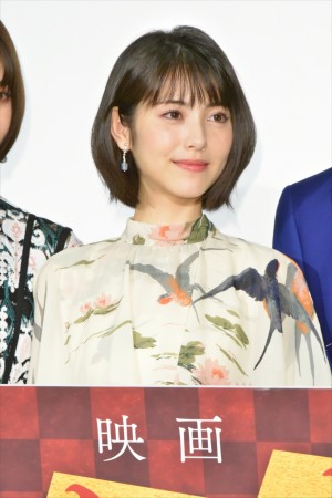 浜辺美波、『映画 賭ケグルイ』初日舞台挨拶に登場