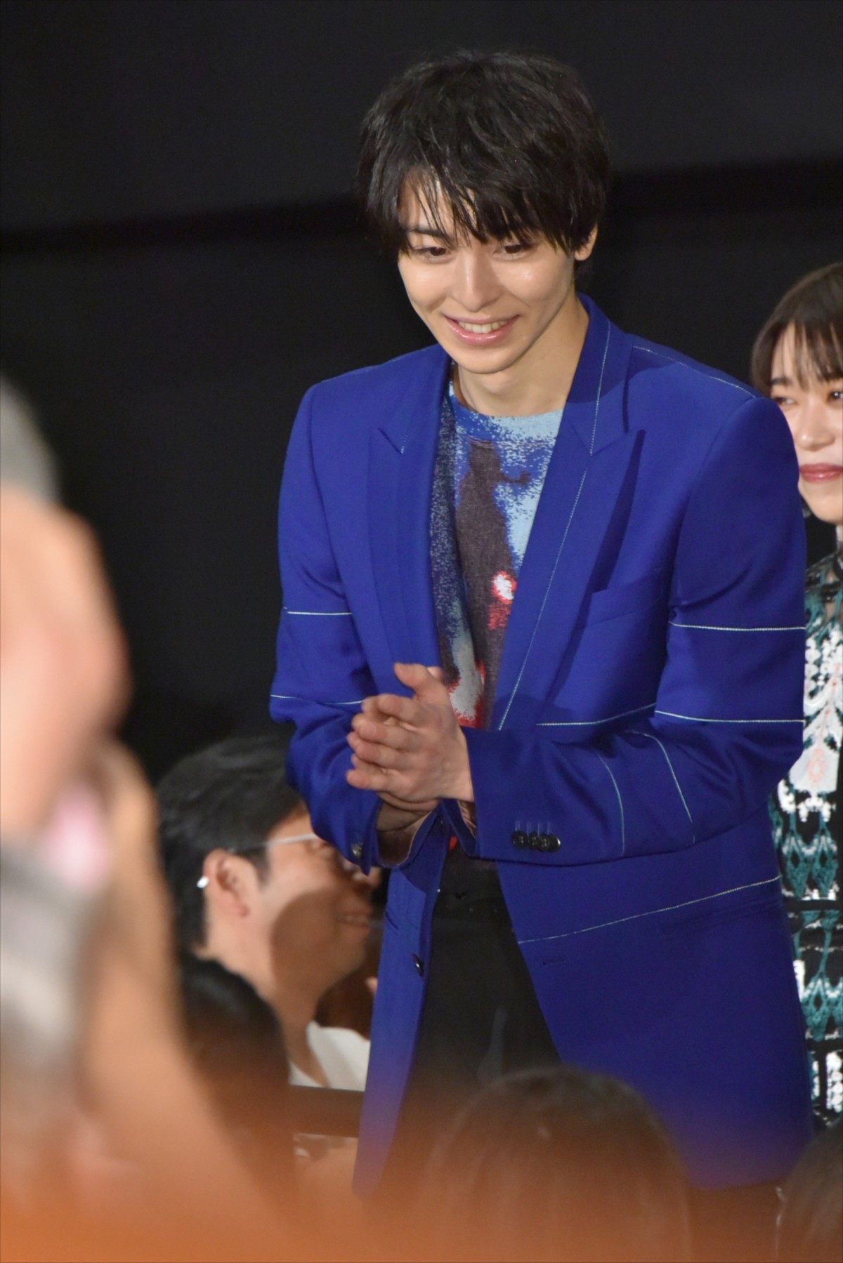 浜辺美波、『賭ケグルイ』舞台挨拶で“ほっこり”ハプニング起こし照れ笑い