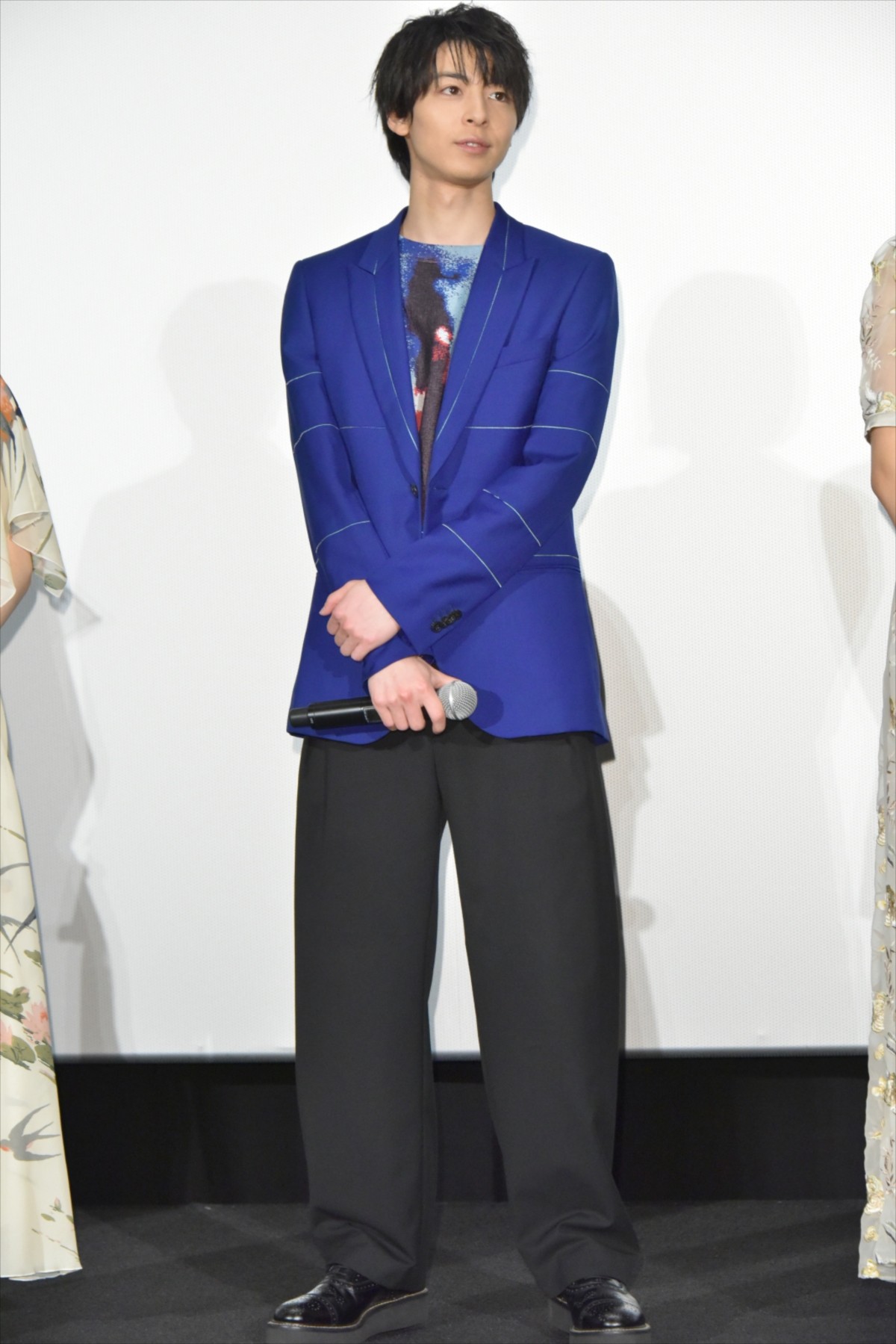 浜辺美波、『賭ケグルイ』舞台挨拶で“ほっこり”ハプニング起こし照れ笑い