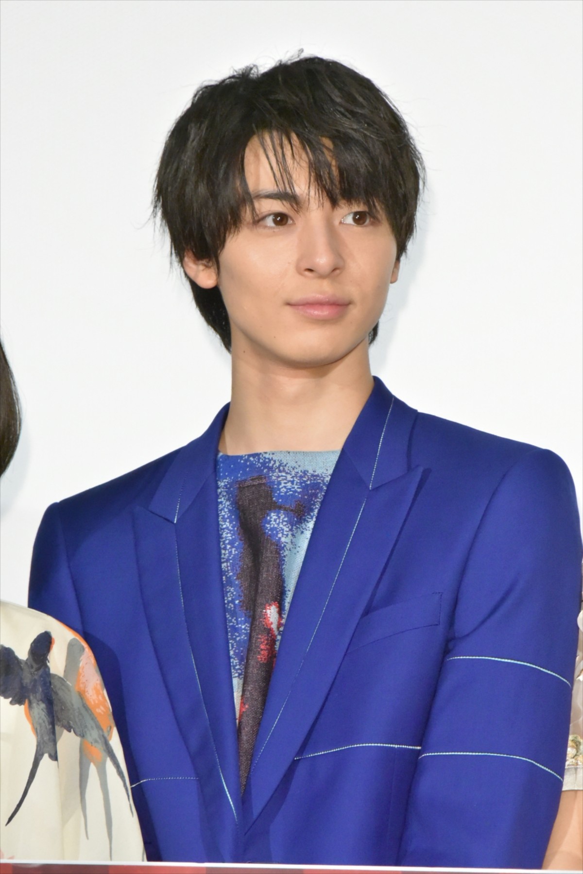 浜辺美波、『賭ケグルイ』舞台挨拶で“ほっこり”ハプニング起こし照れ笑い