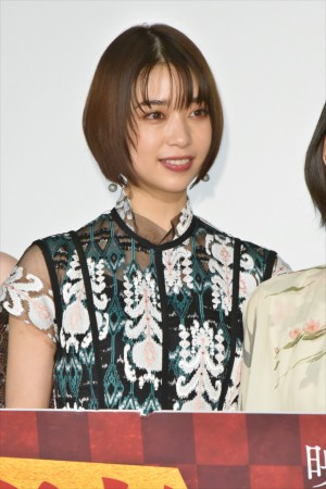 森川葵、『映画 賭ケグルイ』初日舞台挨拶に登場