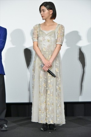 池田エライザ、『映画 賭ケグルイ』初日舞台挨拶に登場