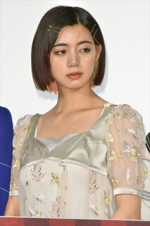 池田エライザ、『映画 賭ケグルイ』初日舞台挨拶に登場