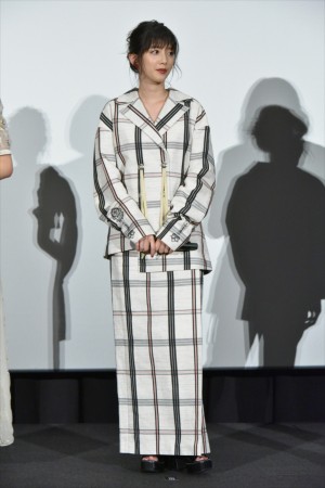 松田るか、『映画 賭ケグルイ』初日舞台挨拶に登場