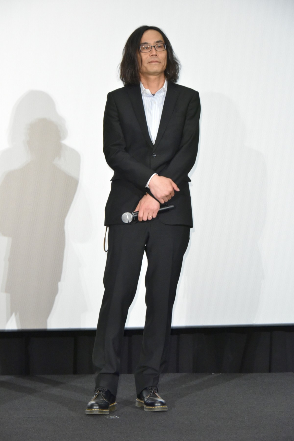 浜辺美波、『賭ケグルイ』舞台挨拶で“ほっこり”ハプニング起こし照れ笑い