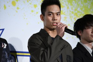 映画『チア男子!!』初日舞台挨拶に登壇した菅原健