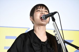 映画『チア男子!!』初日舞台挨拶に登壇した阿部真央