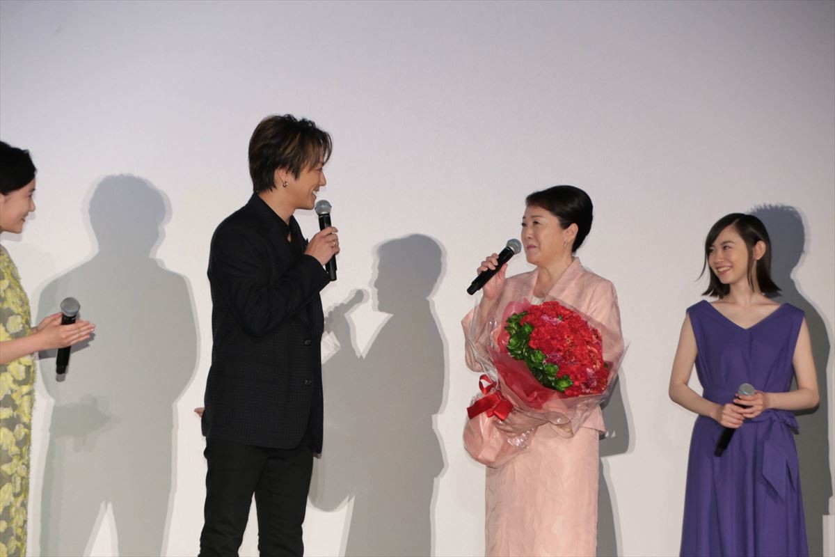 TAKAHIRO、松坂慶子をエスコートし笑顔「ジェントルマンなんで」