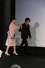 映画『僕に、会いたかった』公開記念舞台挨拶、松坂慶子をエスコートするTAKAHIRO